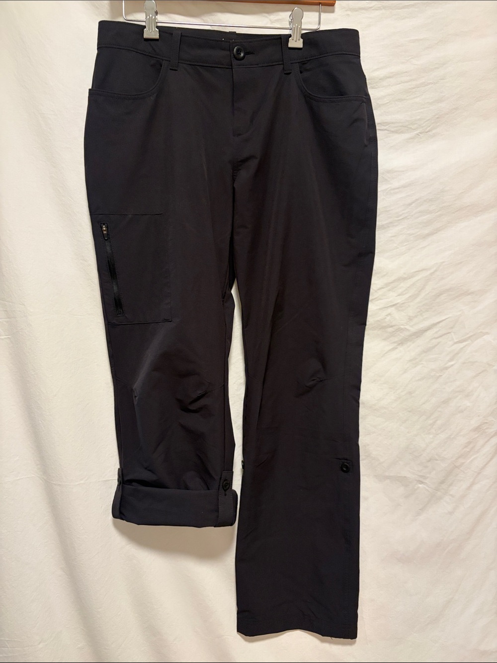 Like New - Ascend Women's Straight Leg Convertible Cargo Pants in Black -size 10